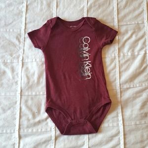 💙 CALVIN KLEIN - Burgundy Onesie - Size 18M